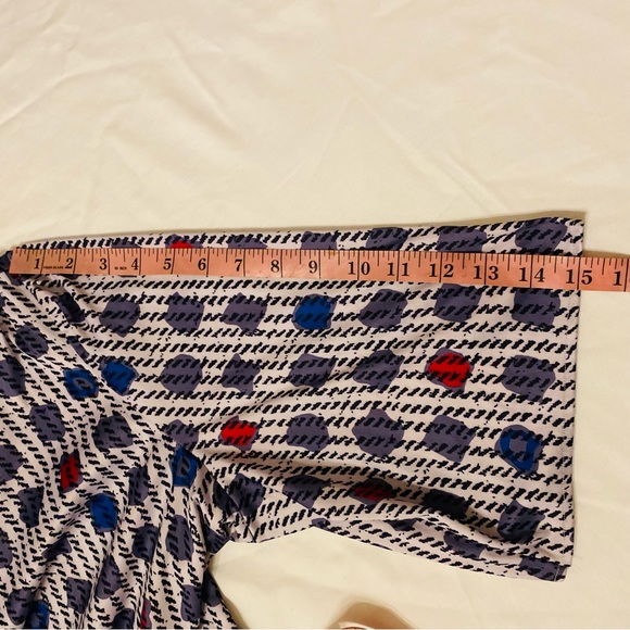 Lady Winston New York 1970s Vintage V-neck 3/4 Sleeve Blouse Geometric Design. - Picture 6 of 10